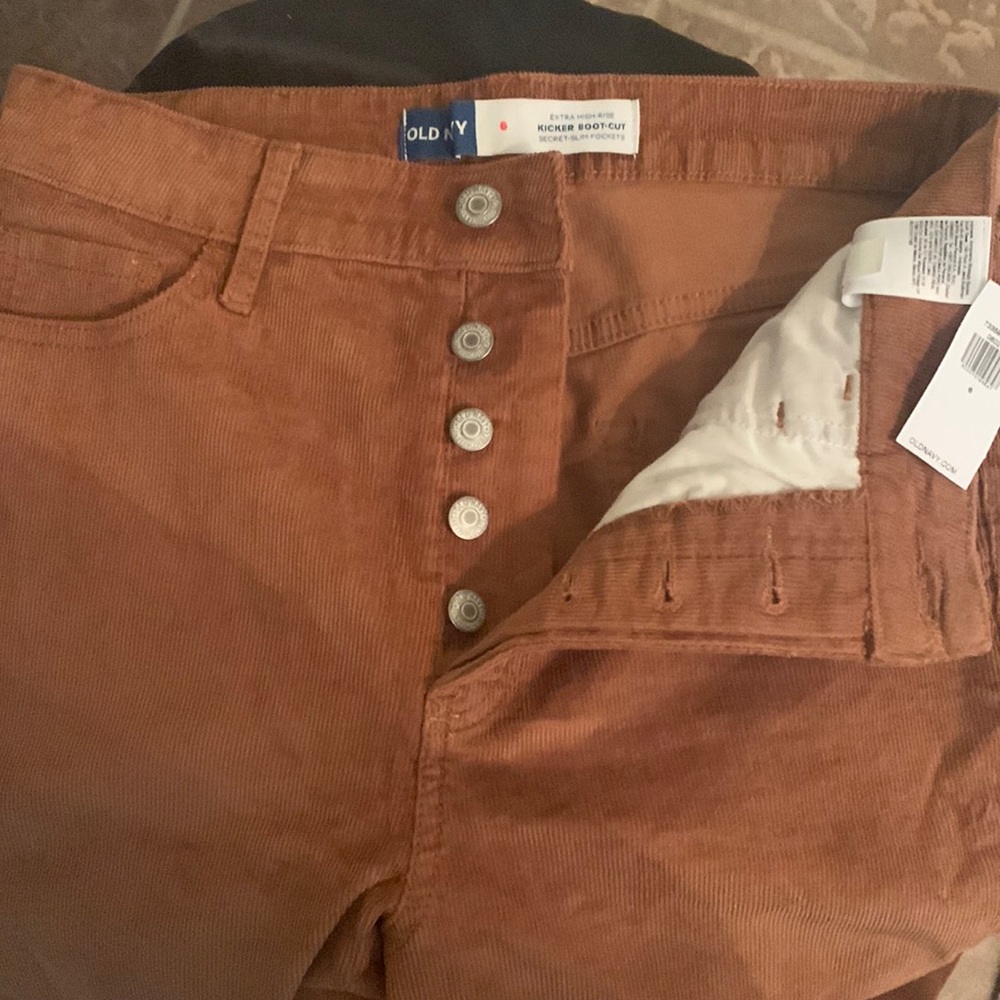 Old navy corduroy brown pants; new with tags; sz:6